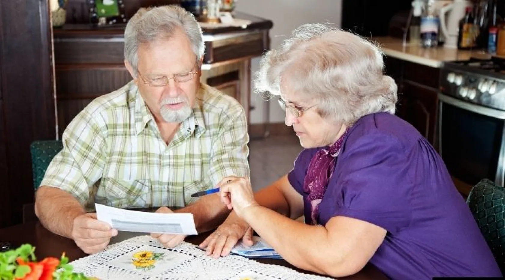 Emeklilik Sistemi Baştan Aşağı Yenileniyor: Kök ve Taban Maaş Kalkıyor, Prim Esaslı Model Geliyor