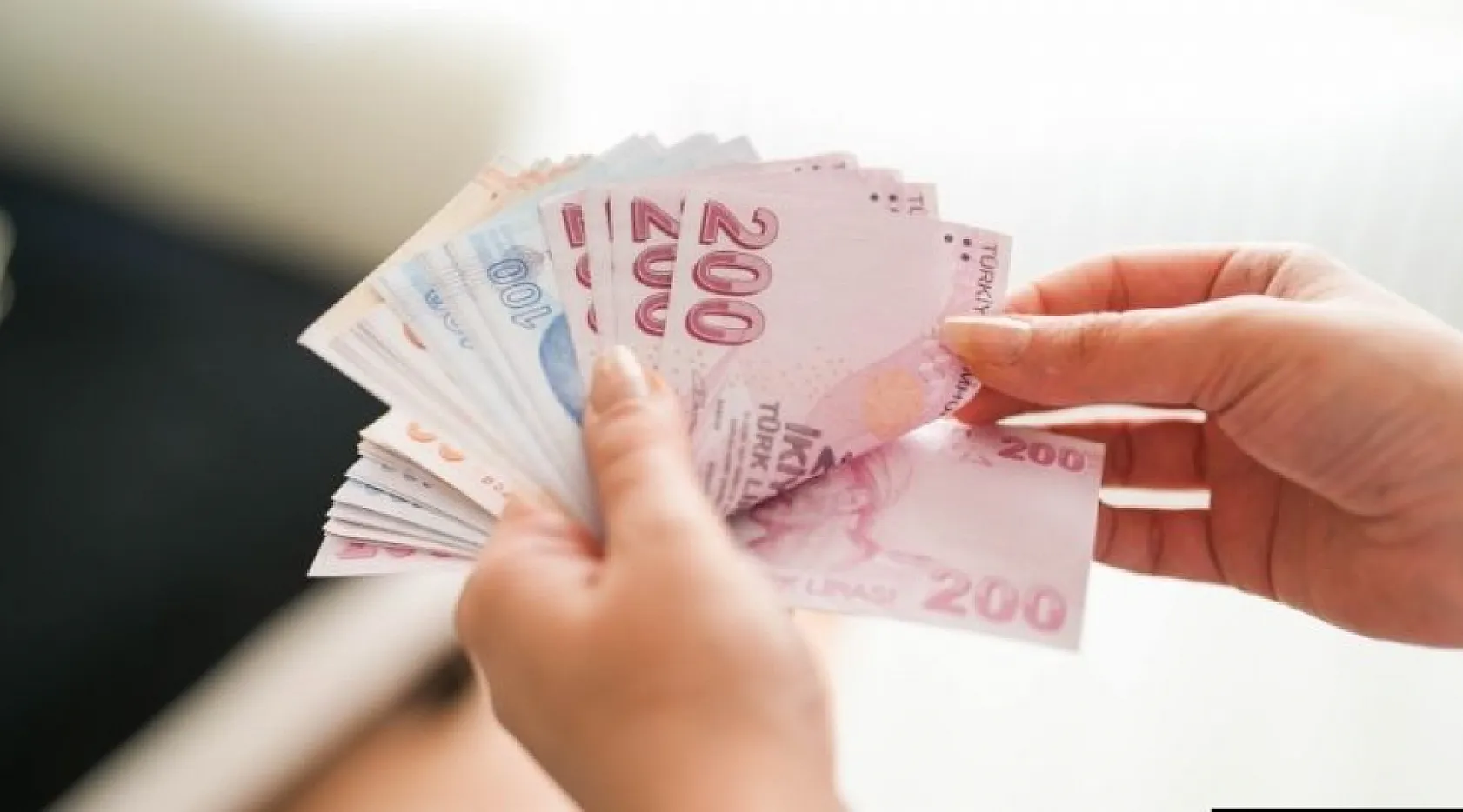 Emeklilik Sistemi Baştan Aşağı Yenileniyor: Kök ve Taban Maaş Kalkıyor, Prim Esaslı Model Geliyor