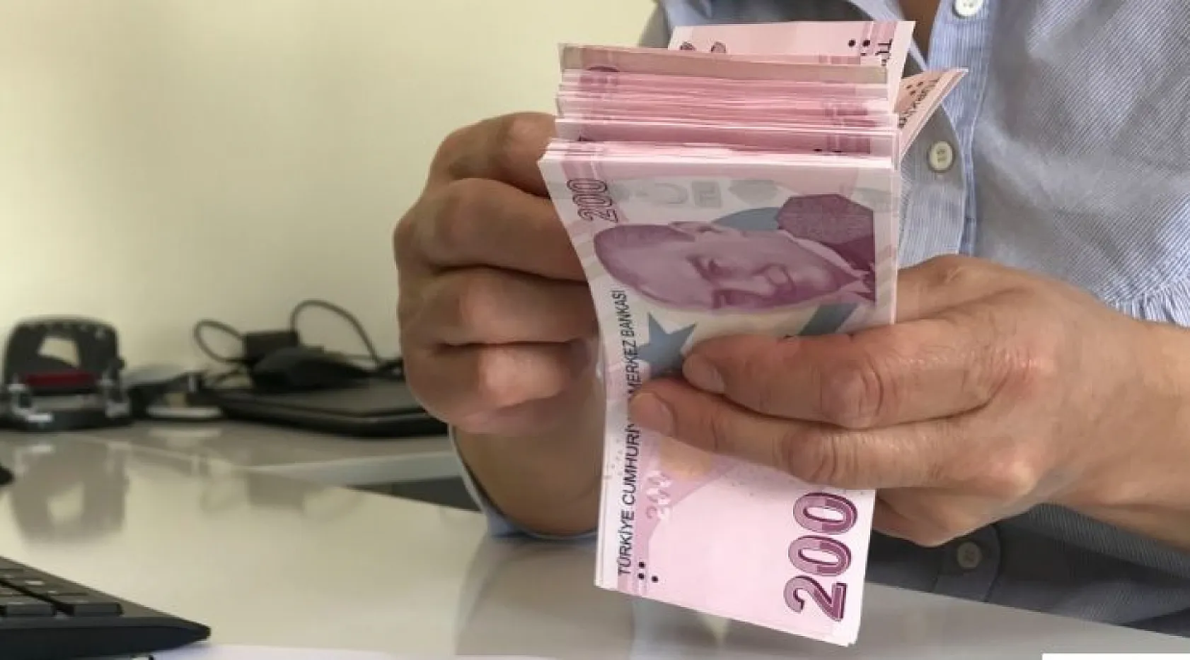 Emeklilik Sistemi Baştan Aşağı Yenileniyor: Kök ve Taban Maaş Kalkıyor, Prim Esaslı Model Geliyor