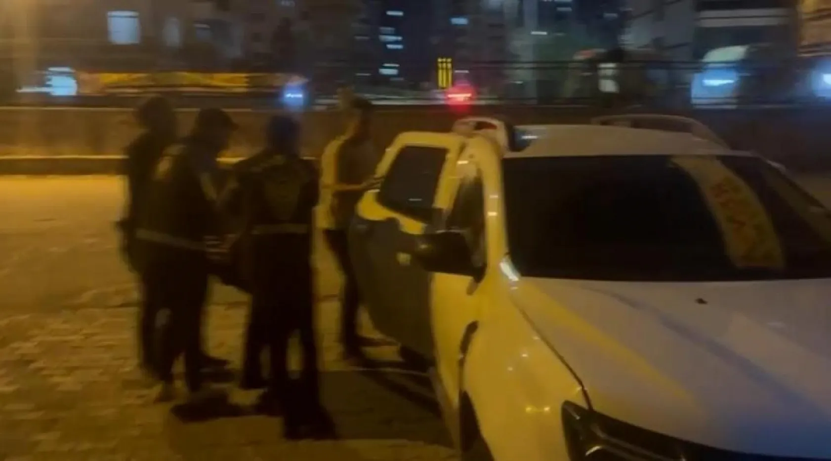 Otomatik silahlarla tehditler savuran olaya ilişkin 4 kişi yakalandı