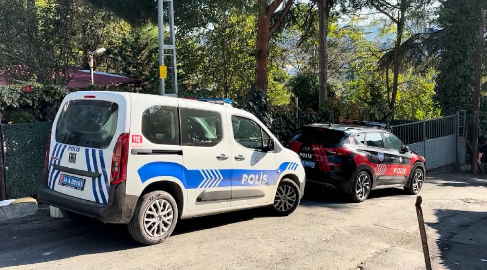 Kız arkadaşı olduğu öne sürülen kadını önce vurdu, ardından aynı silahla intihar etti