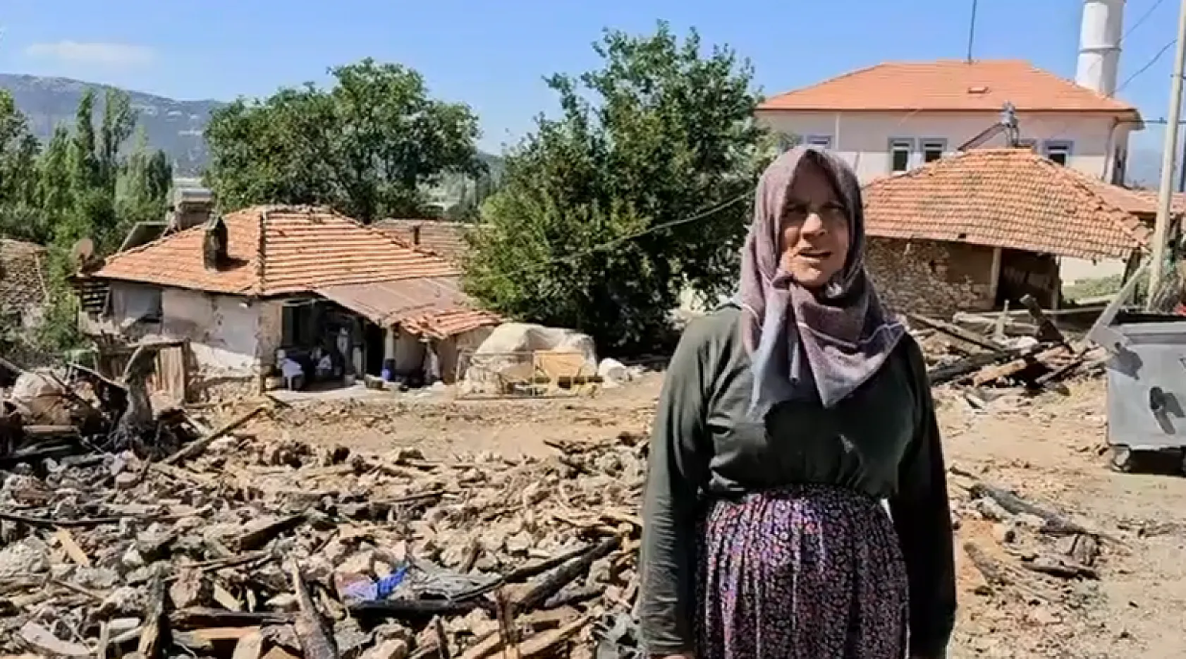 Seydikemer'de Evi Yanan Kadın Yardım Bekliyor