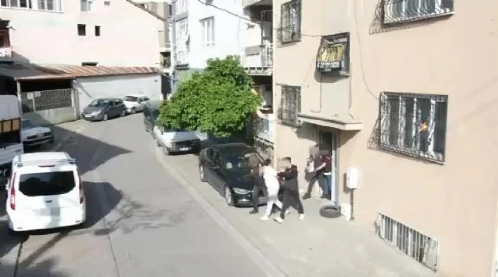 Sahte ilanlarla vatandaşı dolandıran 14 kişilik suç şebekesi çökertildi
