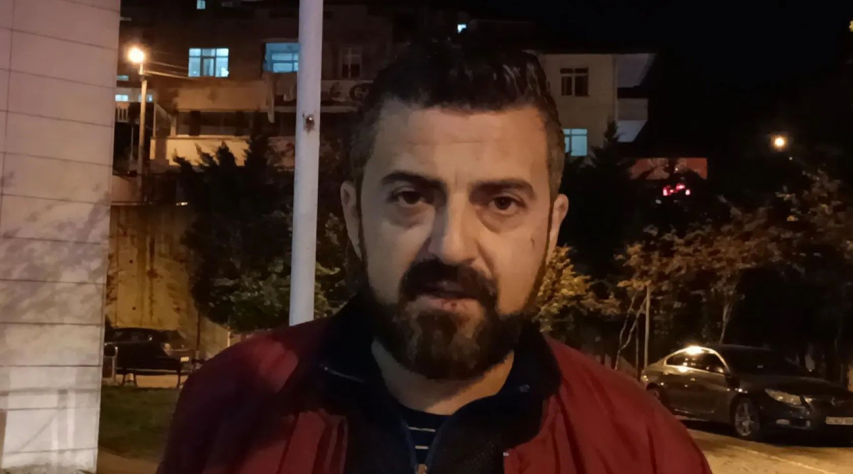 Motosiklet sürücüsü, çarpıştığı patpatın altında kaldı