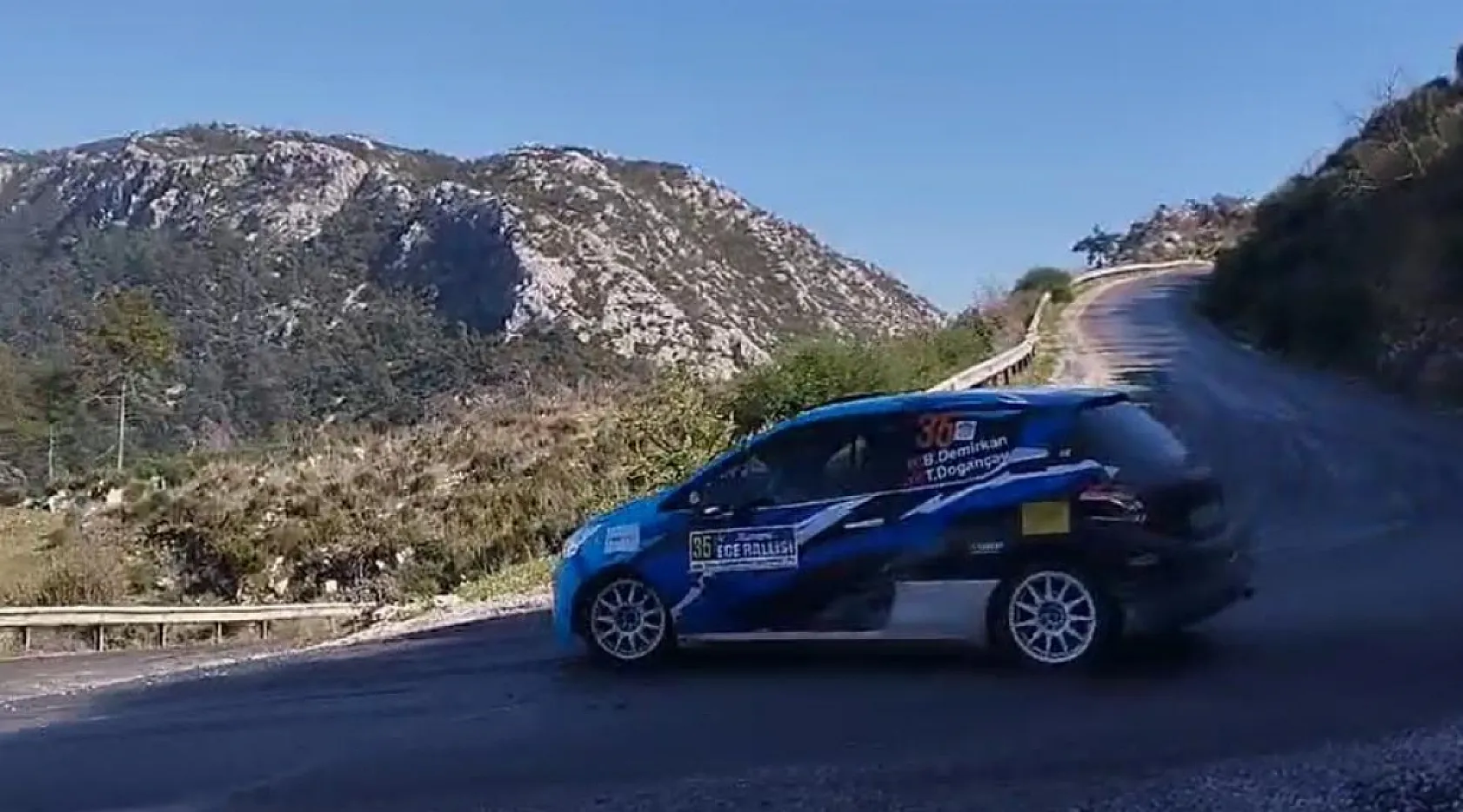 Ege Rallisi'nde kahkaha dolu anlar! Seyirciden Pilotlara: 'Baban da mı Ralliciydi'