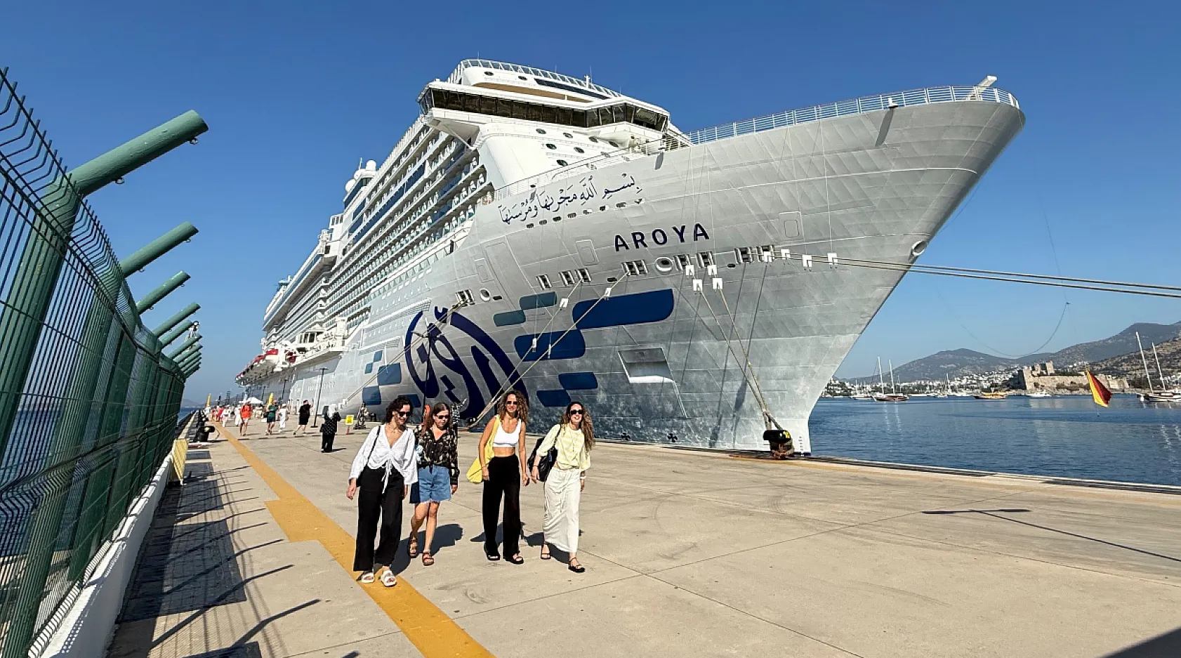 'Aroya' kruvaziyeri Bodrum'a 2 bin 671 turist getirdi