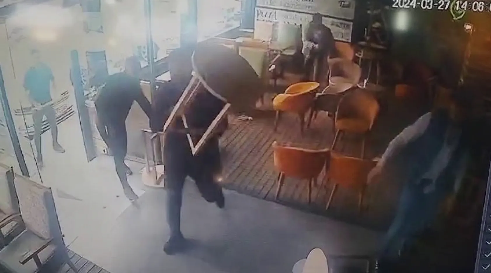 Bıçak, pompalı tüfek ve tabancanın kullanıldığı çatışmada 19 kişi yaralandı