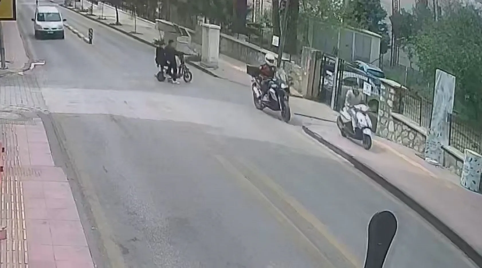 Kaldırımdan kaçtı, 500 bin liradan oldu