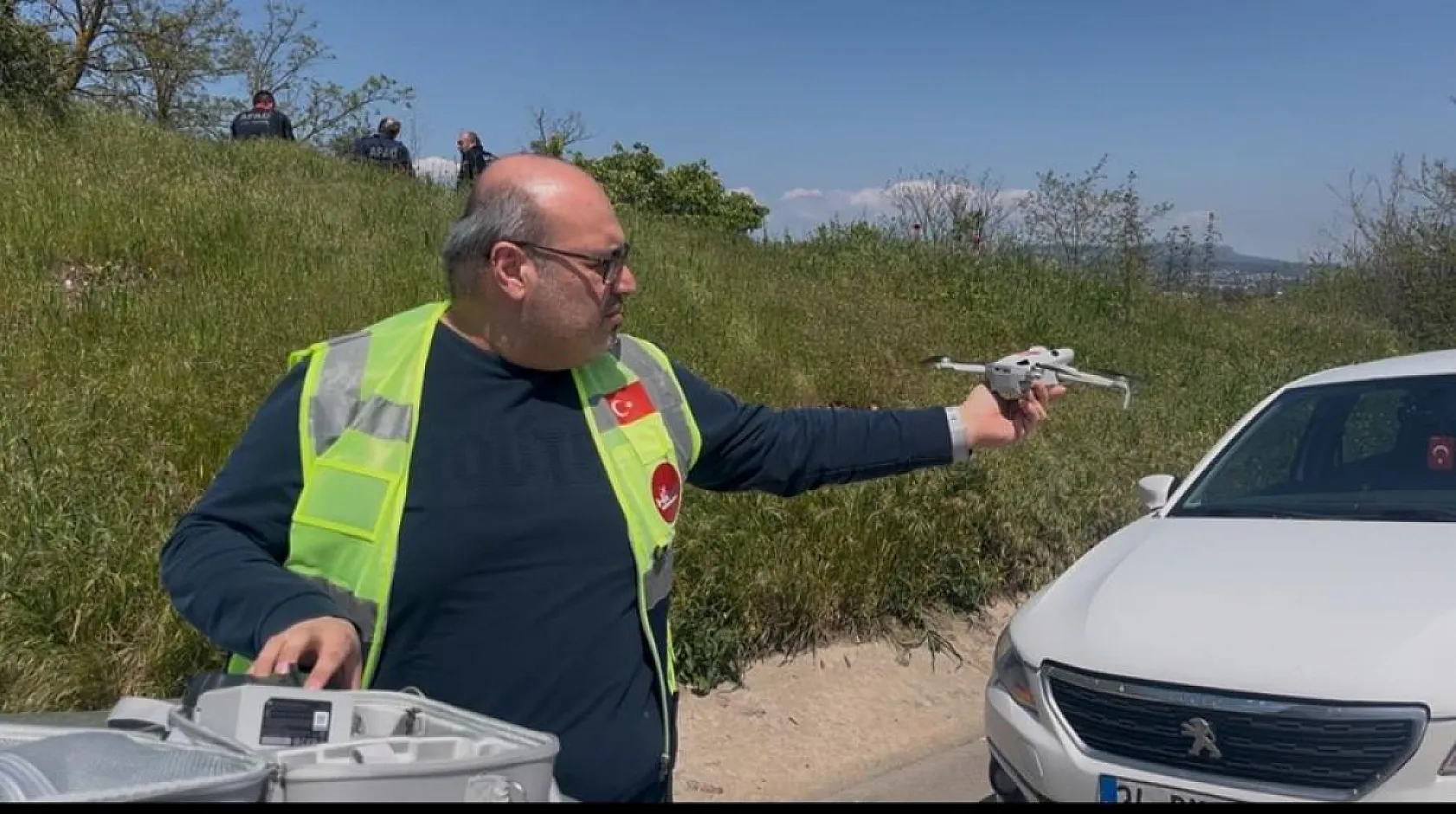 'Otoyola 5 yaşında çocuk bırakıldı' ihbarı ekipleri alarma geçirdi
