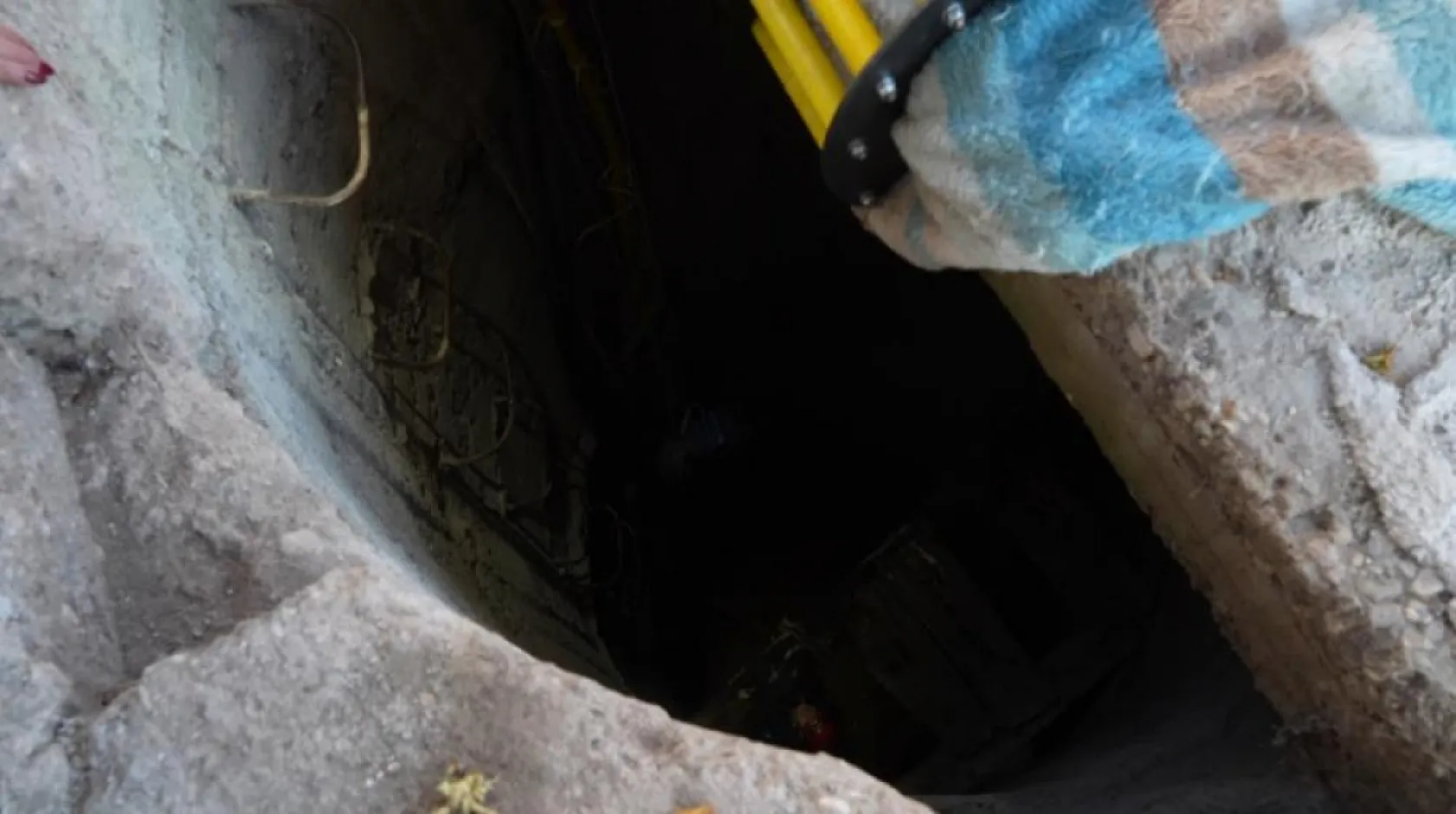Dinamodaki arızayı gidermek için girdiği kuyuda mahsur kaldı