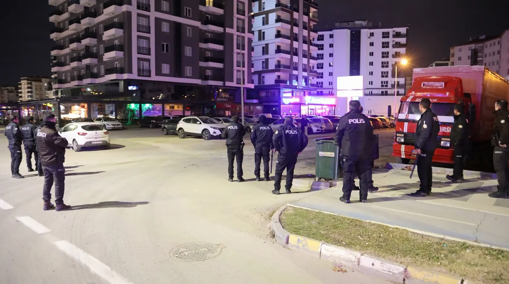 'Kaybedecek bir şeyim yok' diyen şahıs bıçakla kendini yaraladı