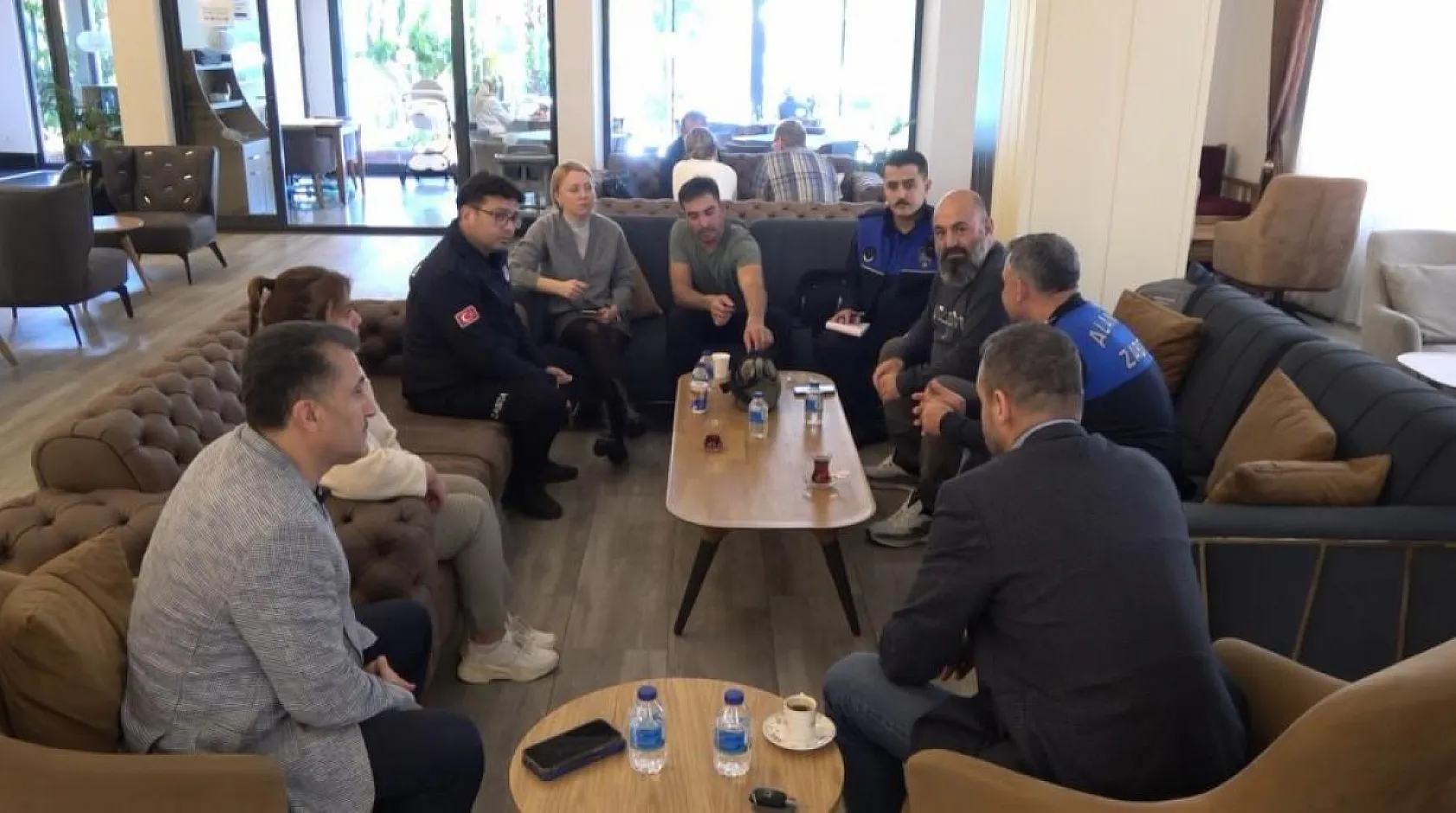 Taksi şoförü, aracını çizdikleri gerekçesiyle Kazak paralimpik bisiklet sporcularına saldırdı