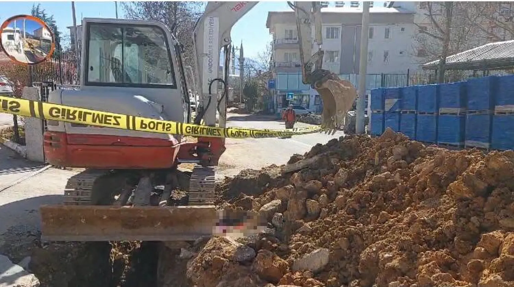 Antalya'da korkunç kaza, kepçe kovası işçiyi ezdi