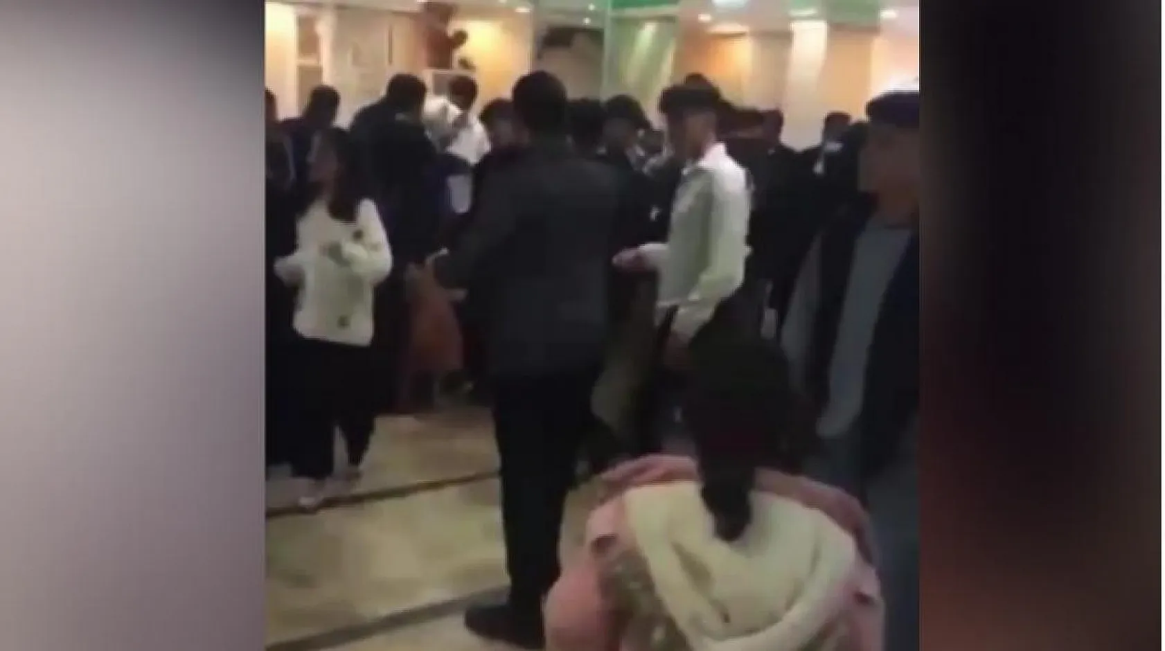 Düğünde halay çeken eski sevgilisini silahla vurup intihar etti