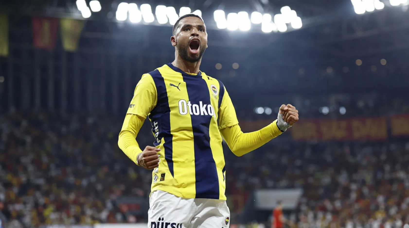 Fenerbahçe, zirveyle arasındaki puan farkını 4'e indirdi