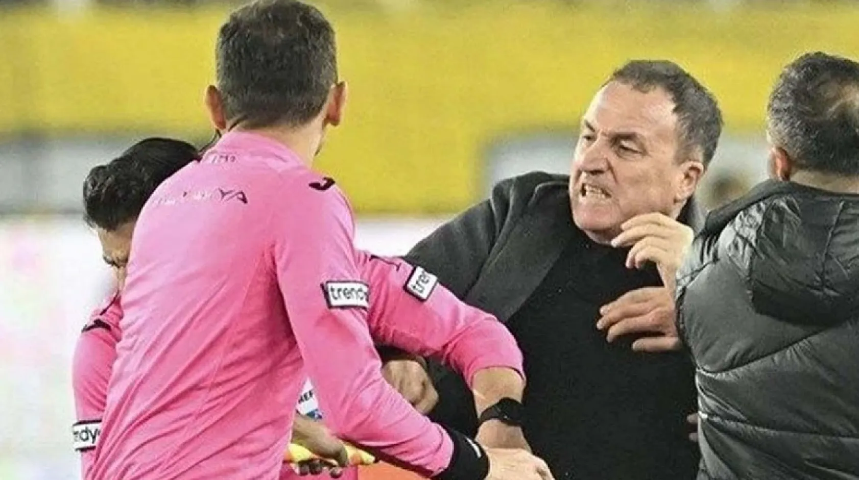 Hakem Halil Umut Meler'e yumruk atmıştı! Faruk Koca futboldan ömür boyu men edildi! Ankaragücü'nün de cezası belli oldu