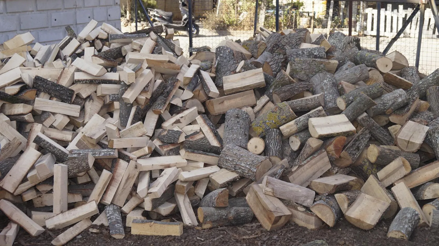 Uludağ Kömür, Fethiye'de Yükselişe Rağmen Fiyatlarını Sabit Tutuyor 