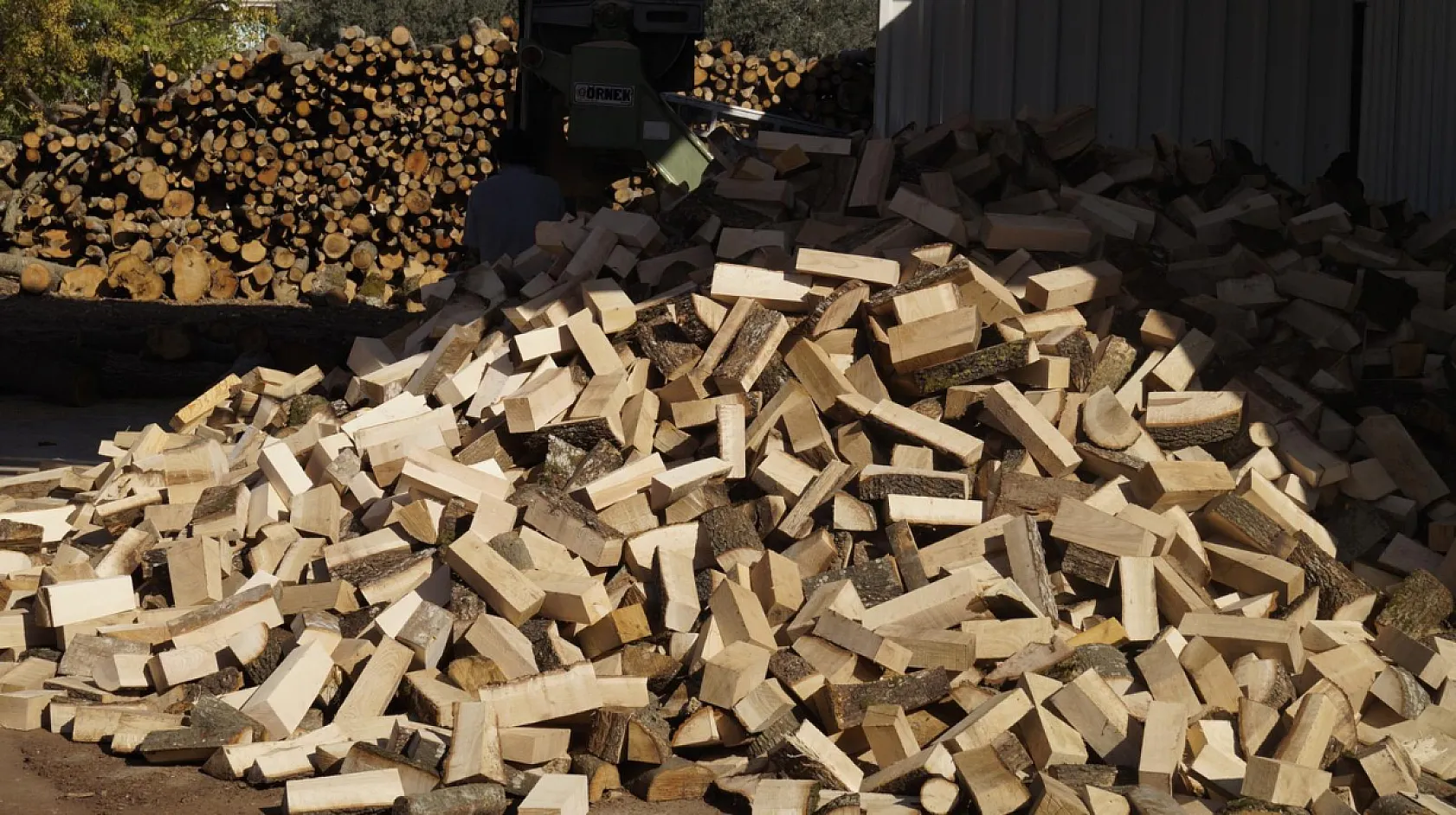 Uludağ Kömür, Fethiye'de Yükselişe Rağmen Fiyatlarını Sabit Tutuyor 