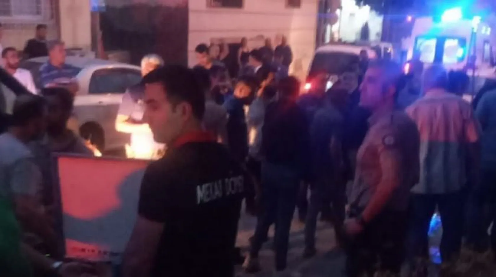 Esnaflar arasında bıçaklı kavga: 1 ölü, 2'si polis 6 yaralı