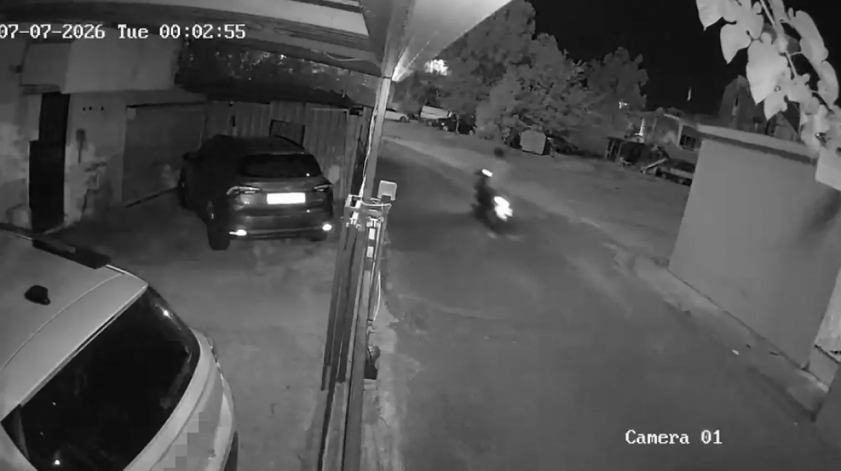 Gece yarısı patlatılan havai fişek, mahalleyi ayağa kaldırdı: Kimi deprem sandı, kimi maç var zannetti