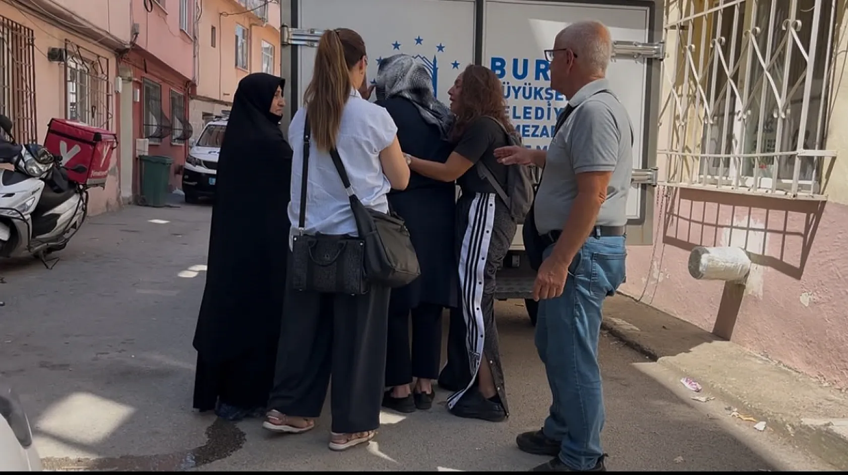 Talihsiz adam merdivenlerde can verdi... Acılı annenin feryadı yürekleri dağladı