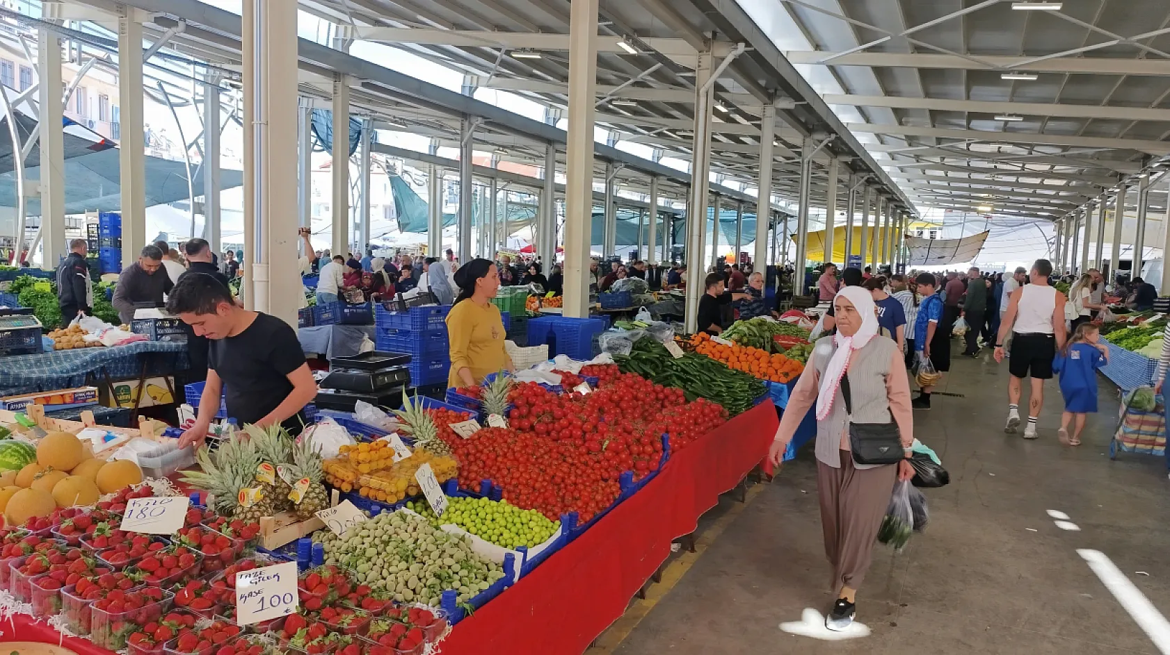 Fethiye'de vatandaş pazar fiyatlarını yüksek buluyor