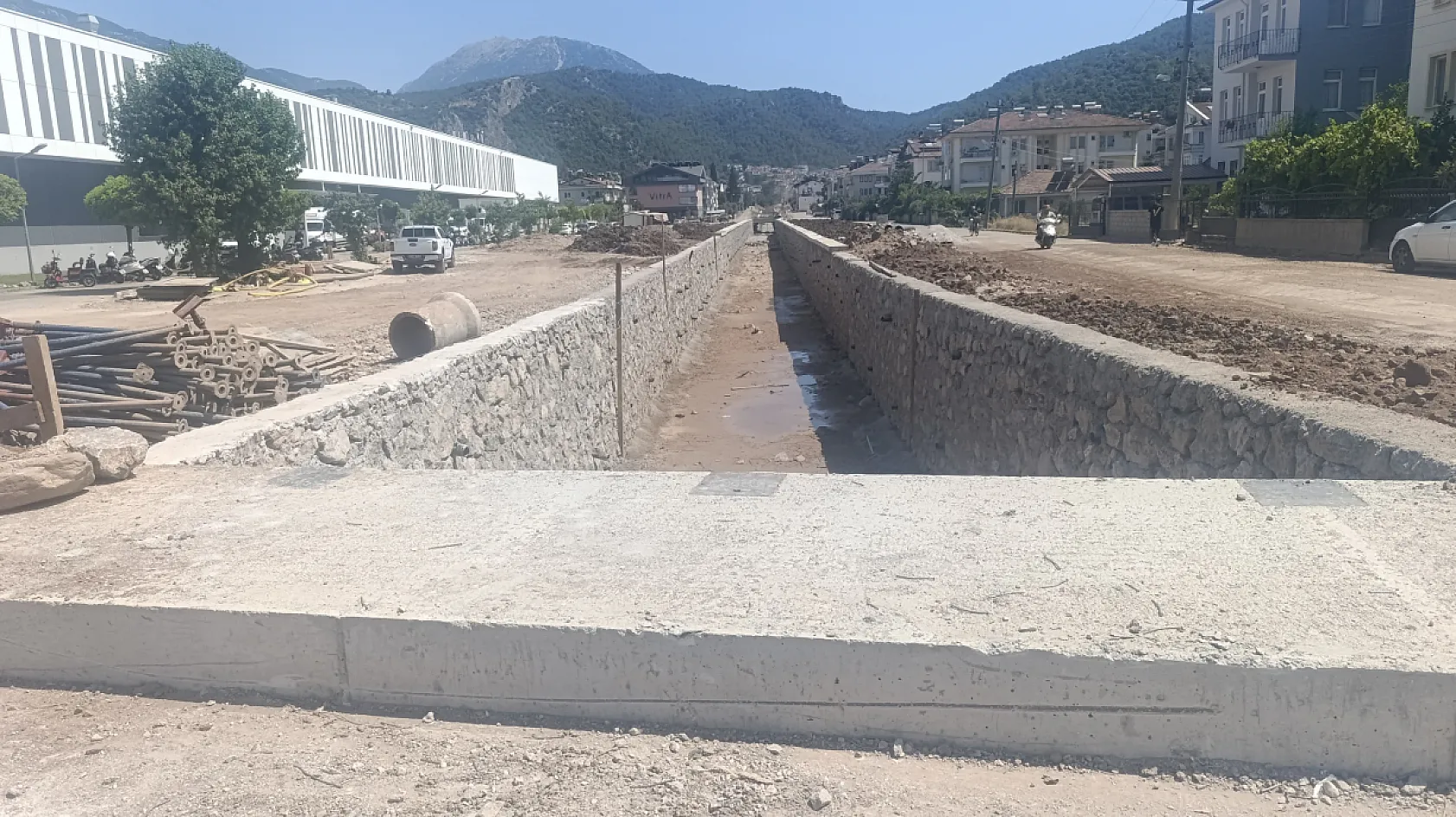Fethiye'de dere ıslah çalışmaları esnafı etkiliyor