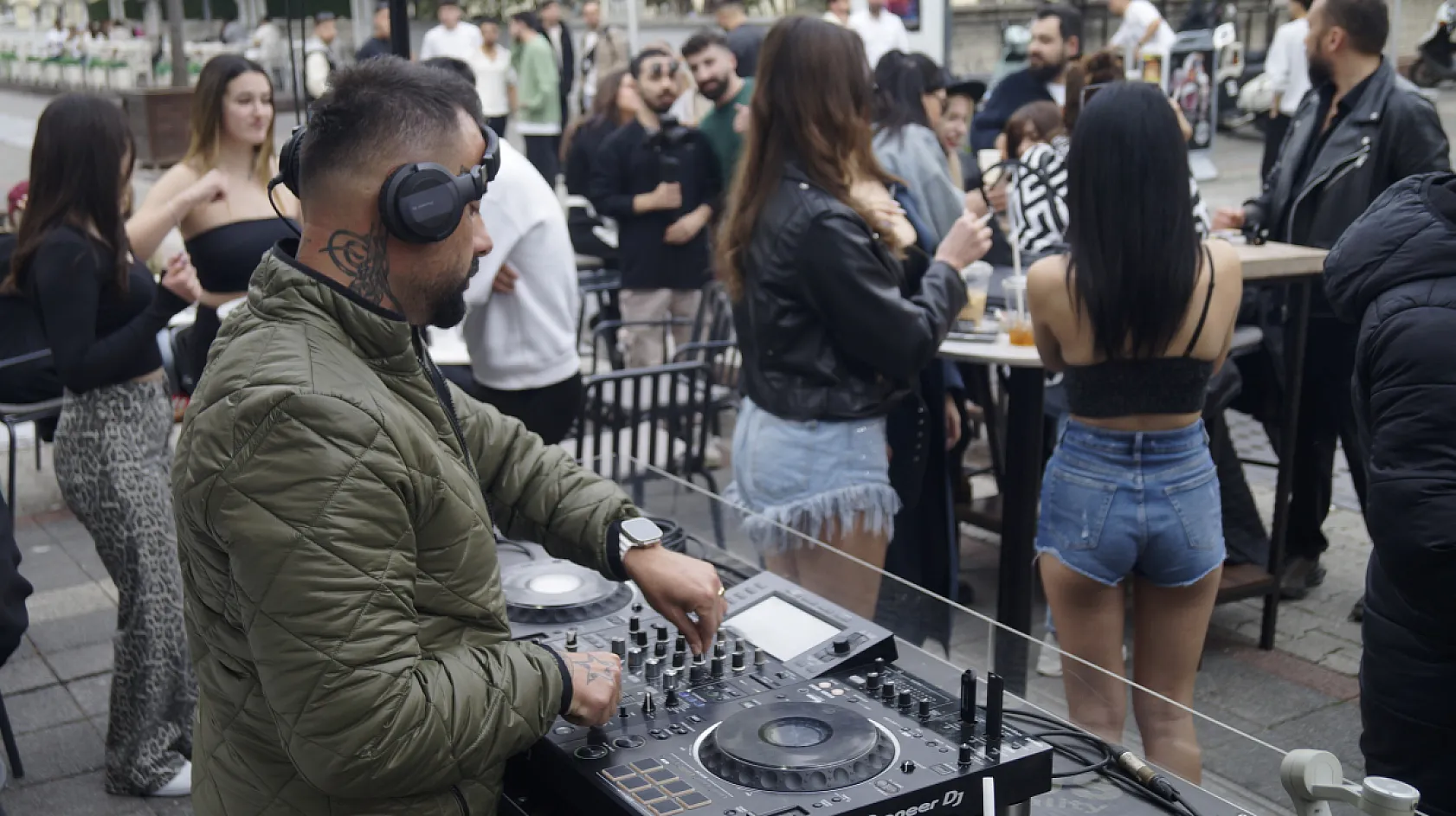 Fethiye'de müzik ve kahve buluşması büyük ilgi gördü