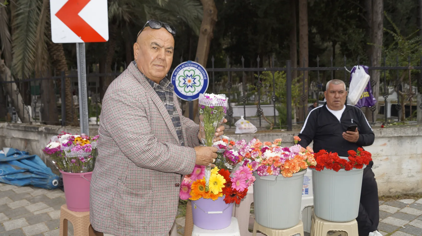 Fethiye'de mezarlıklarda bayram öncesi yoğunluğu