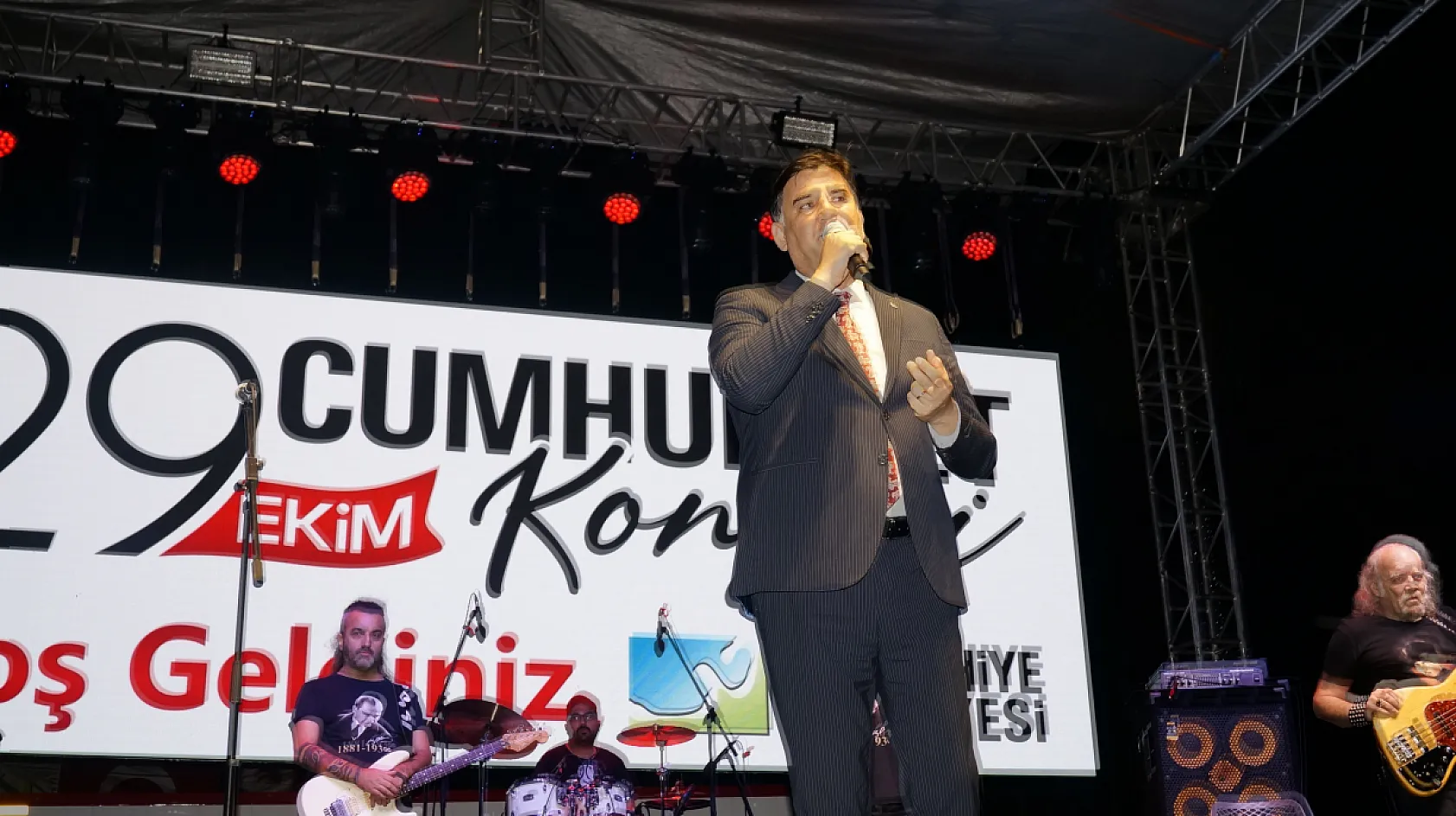 Fethiye Beşkaza Meydanı'nda Kurtalan Ekspres Rüzgarı Esti