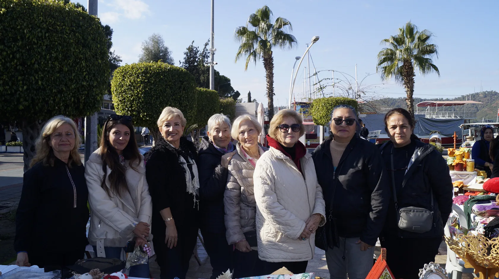 Fethiye'de FETAV, Yeni Yıl Pazarı'nda Yardım Eli Uzatmak İçin Kermes Düzenliyor