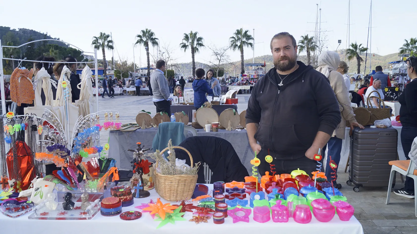 Fethiye Beşkaza Meydanı'nda 'Yeni Yıl Pazarı' Coşkusu