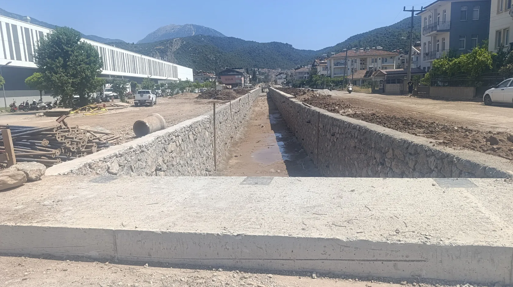 Fethiye'de dere ıslah çalışmaları esnafı etkiliyor