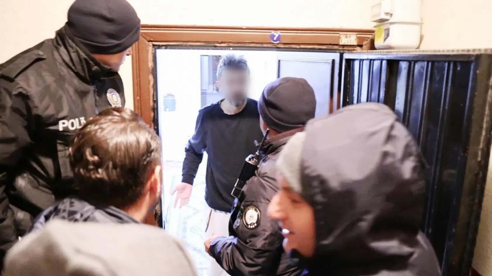 Tüm ekipler onun için alarma geçip seferber oldu, o ise ekipleri azarladı