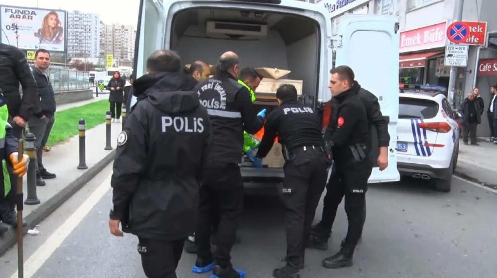 Taksiye binmek üzereyken motosiklet çarptı, talihsiz kadın hayatını kaybetti