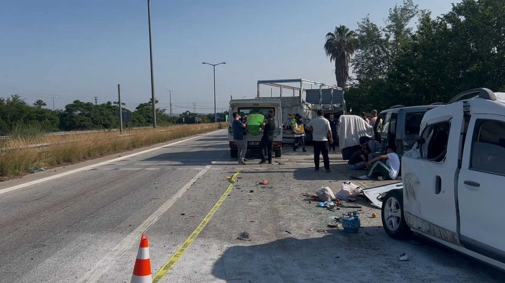 Kamyon 3 aracı biçti: 1 ölü, 10 yaralı