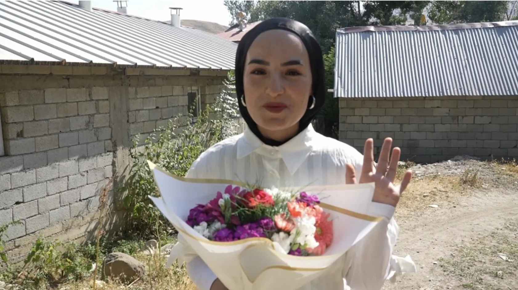 YKS çıkışında babasının çiçekle karşıladığı Çimen, 'Kim Milyoner Olmak İster?'de 100 bin TL kazandı