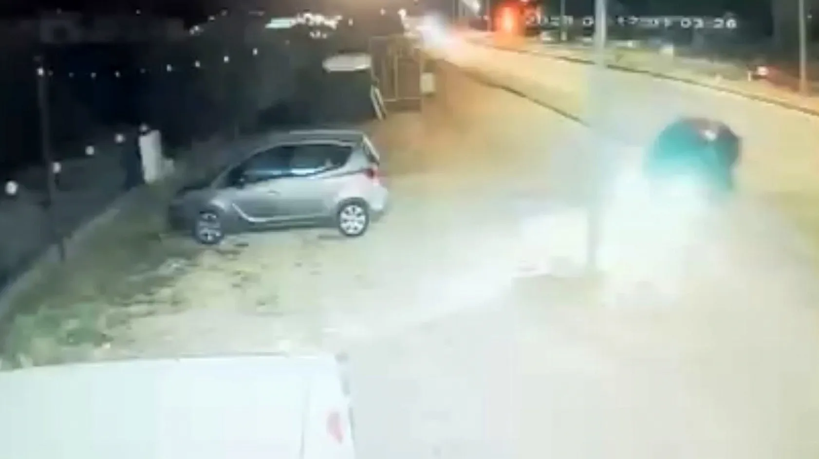 Bodrum'da düğün salonuna dalan otomobilin kaza anı güvenlik kamerasına yansıdı