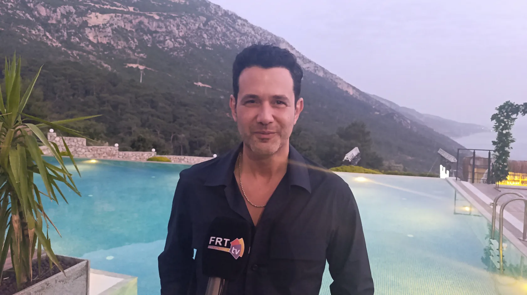 Ünlü Sanatçı Keremcem FRT TV'ye Konuştu: 'Yeni Şarkılar Yolda, Ege Turnesi Başlıyor'