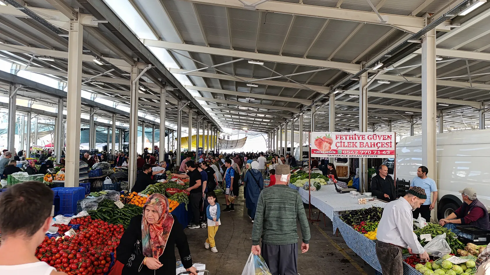 Fethiye'de pazarda şampiyon belli oldu! Taze fasulyenin fiyatı dudak uçuklattı