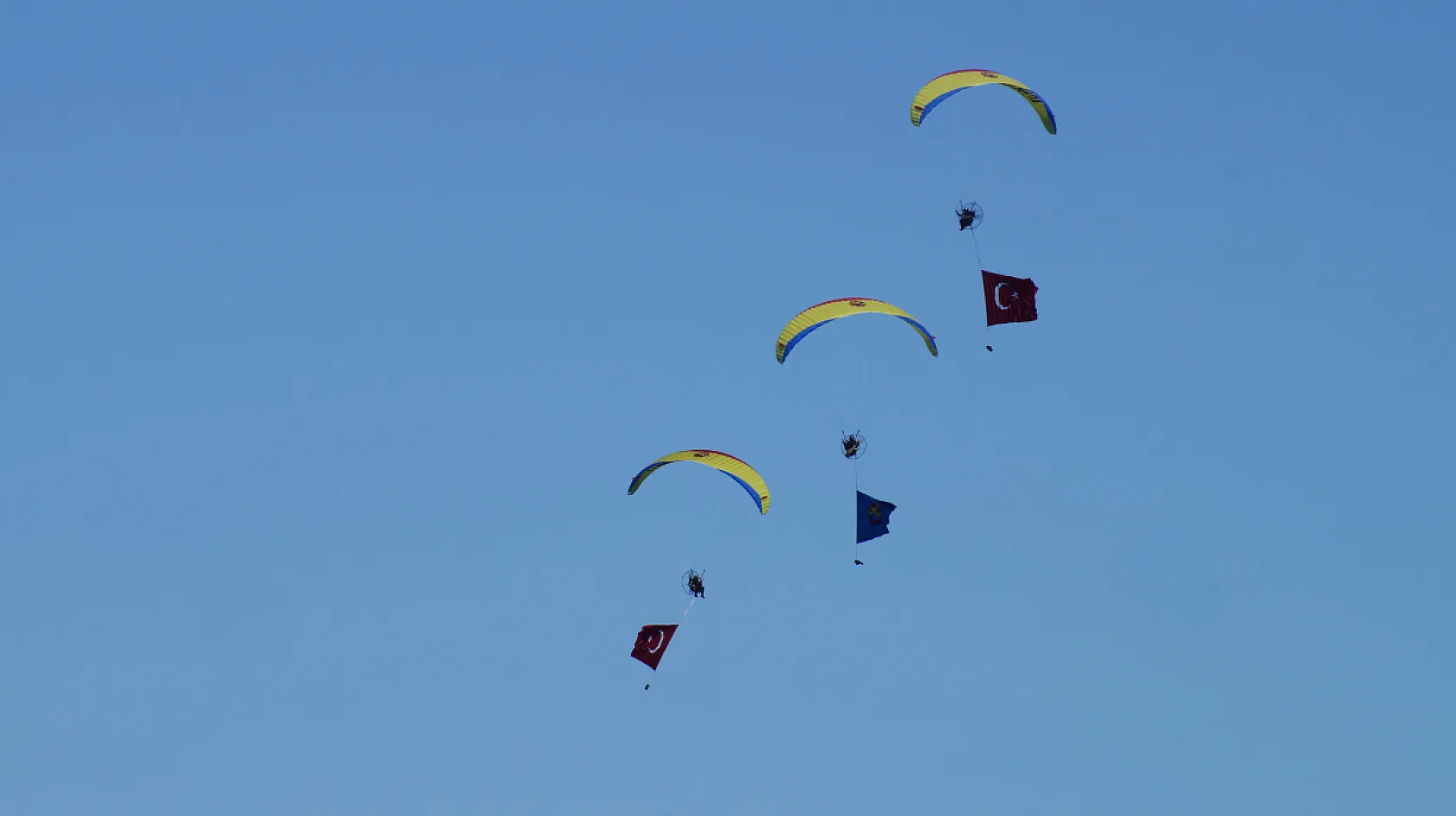 Fethiye'de Beşkaza Meydanı Semalarında THK pilotları Görsel Show Düzenledi