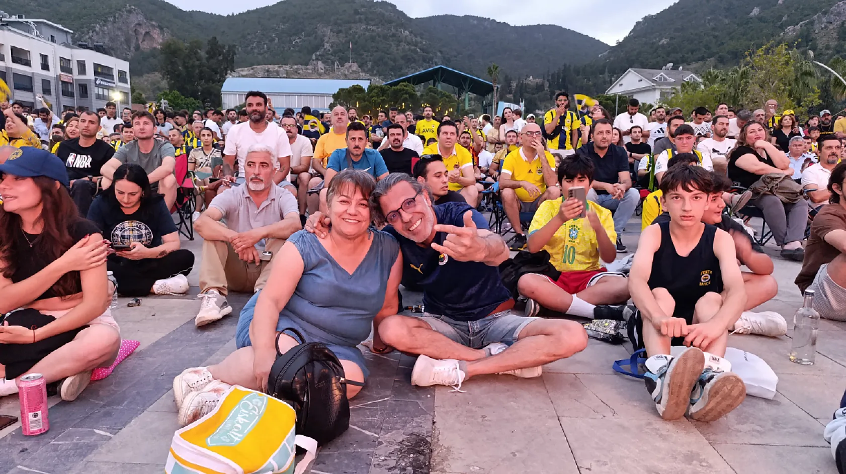 Fethiye'de Euroleague Coşkusu: Fenerbahçeli Taraftarlar Beşkaza Meydanı'nda Buluştu