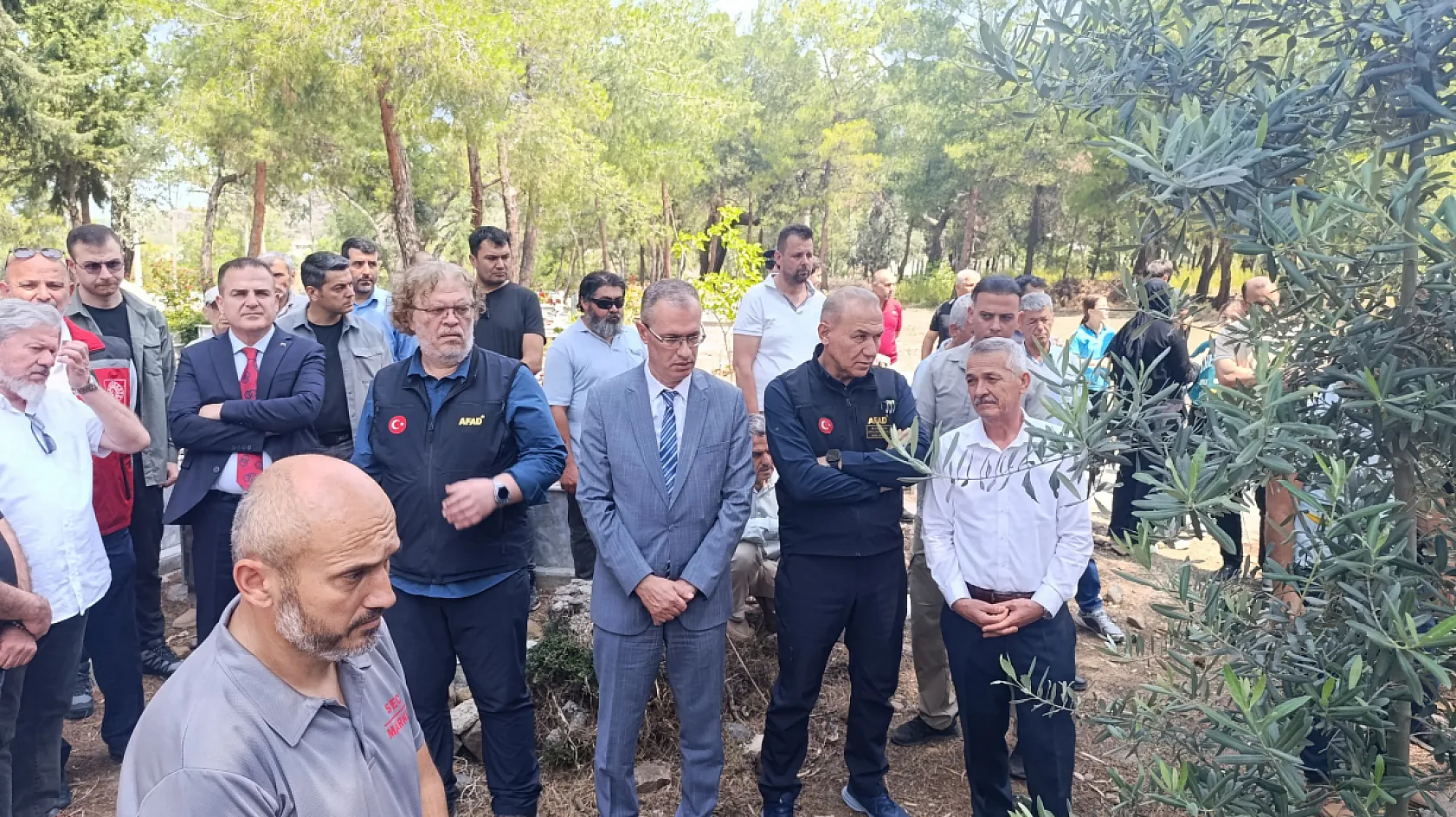 Fethiye'de depremde hayatını kaybeden 14 yaşındaki Afranur son yolculuğuna uğurlandı