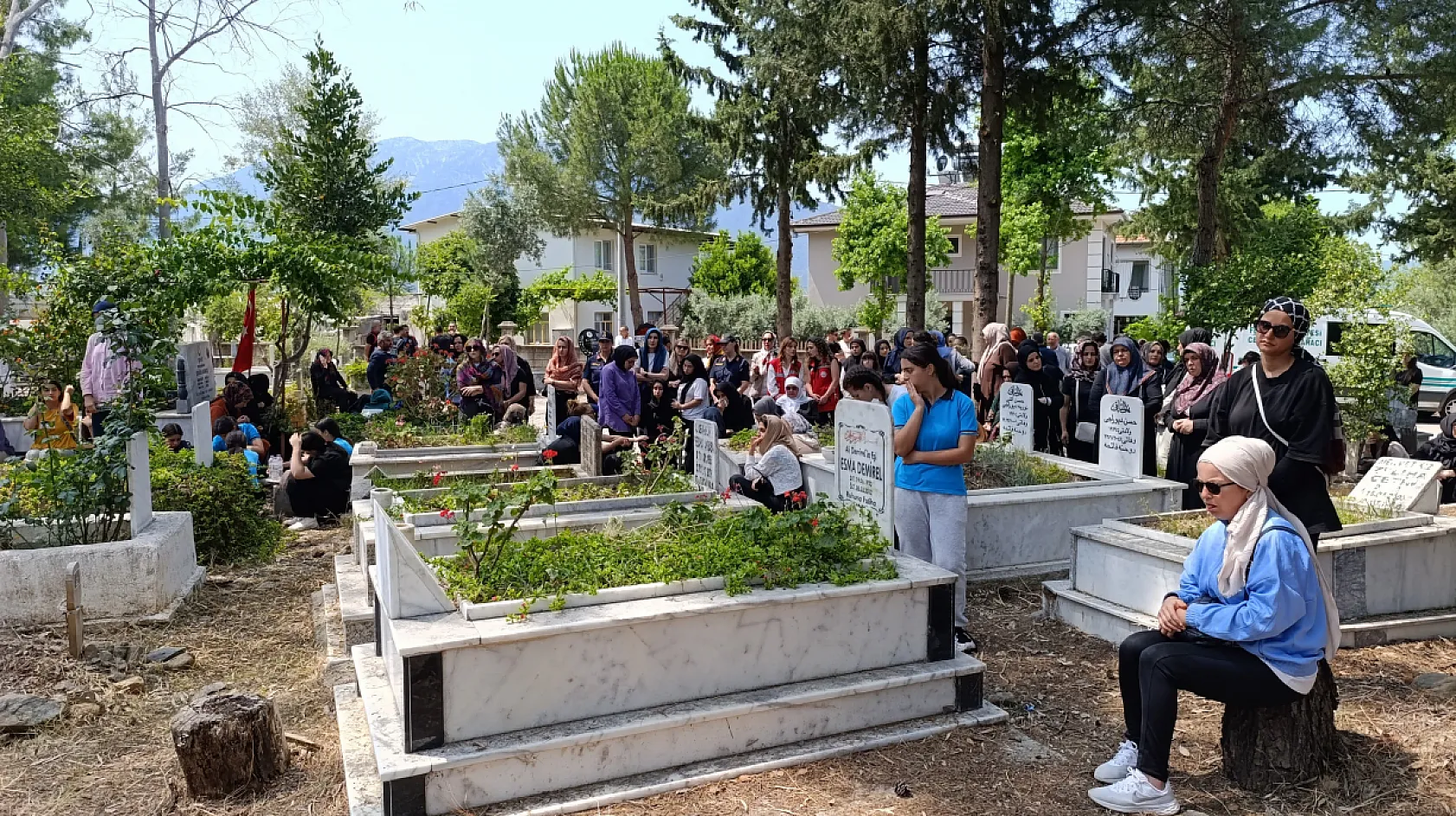 Fethiye'de depremde hayatını kaybeden 14 yaşındaki Afranur son yolculuğuna uğurlandı