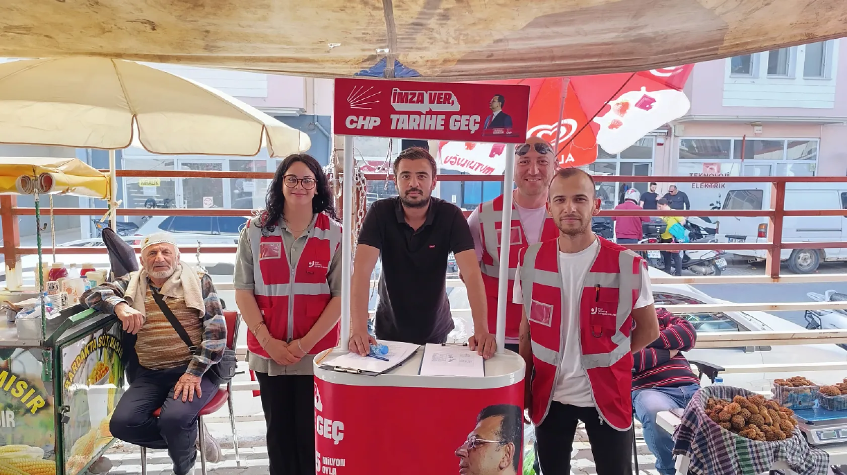 Fethiye'de imza kampanyası devam ediyor 'Ekrem Başkanımızı Hapisten Çıkarmak İçin Çalışıyoruz'