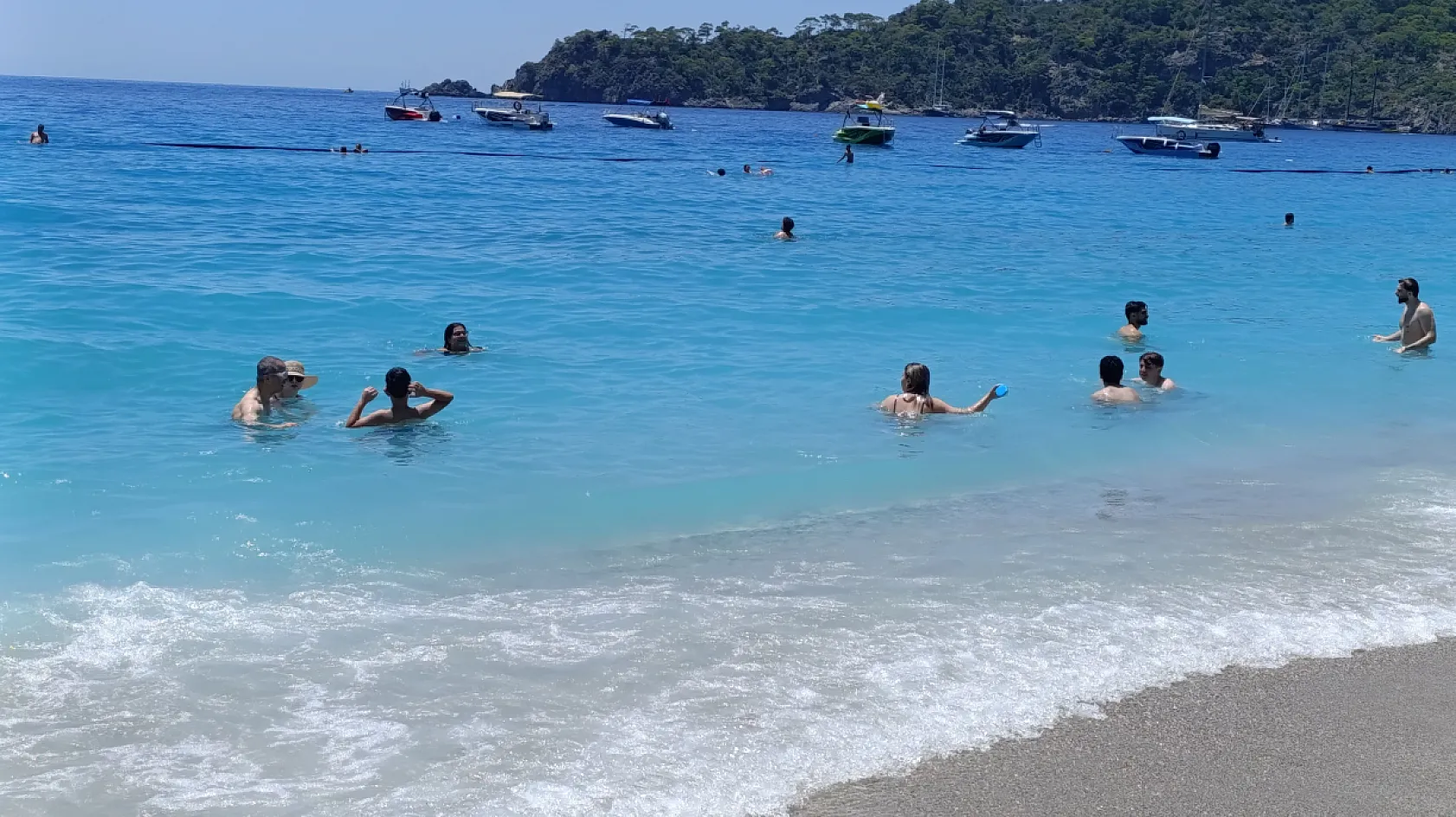 Ölüdeniz Belcekız Plajı'na Tatilciler Akın Etti