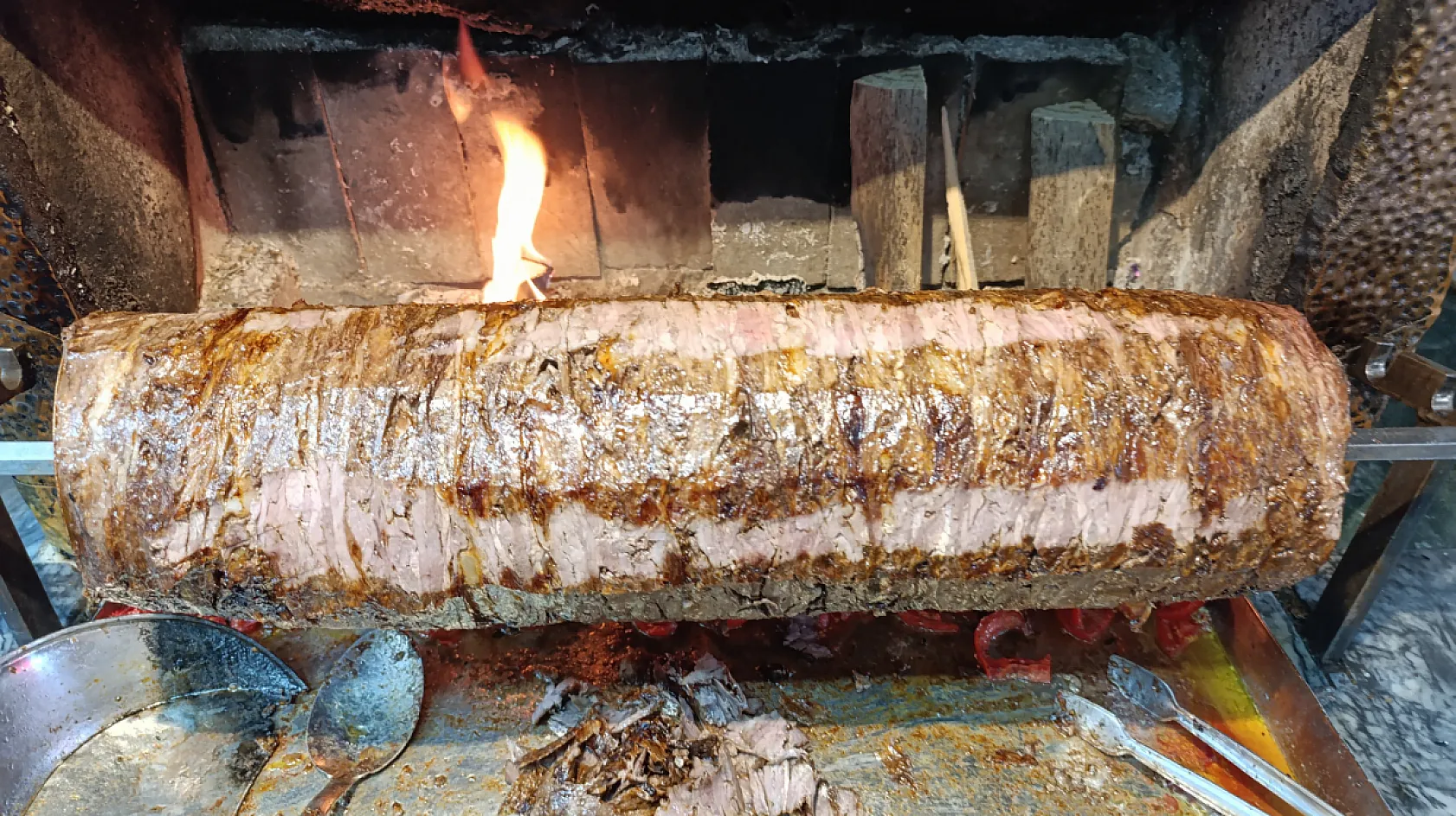 Fethiye'de Döner Ustası Murat Güneş: 'Yatık Dönerin Sırrı Odun Ateşinde'