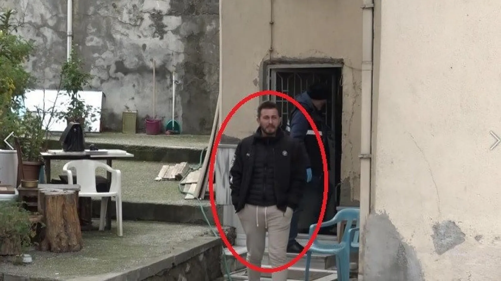 Babasını kız arkadaşına küfür ettiği için öldürmüş