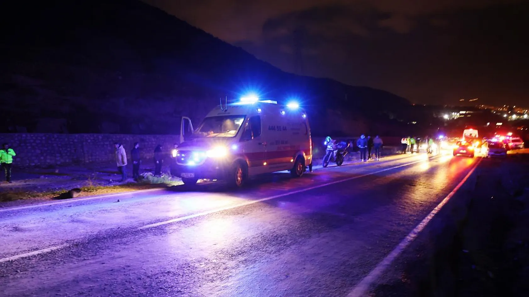Feci kazada motosikletli genç kız can verdi: 1 ölü