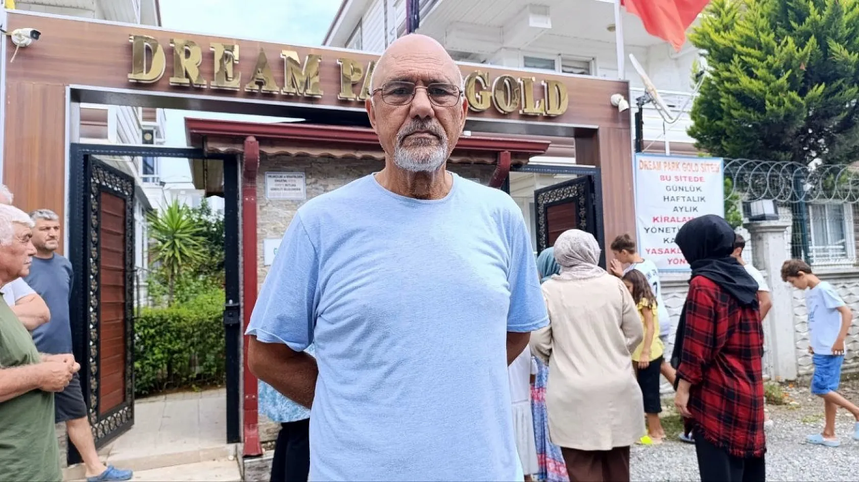 Gece vakti alkollü şekilde gittiği site sakinlerine bıçakla dehşeti yaşattı